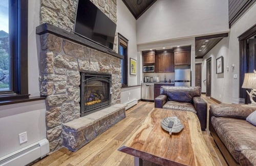 Estes Park House | Aspen Falls- Private Luxury Estate & Guest Lodging-Group Retreats