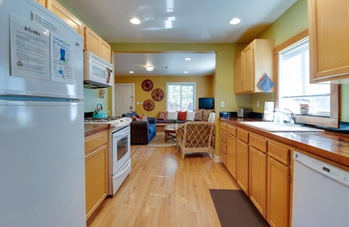 Old Bend Cottage | Aspen House- Sweet, Modern Downtown Cottage, 100+mbps Wifi, A/C, Walk Everywhere