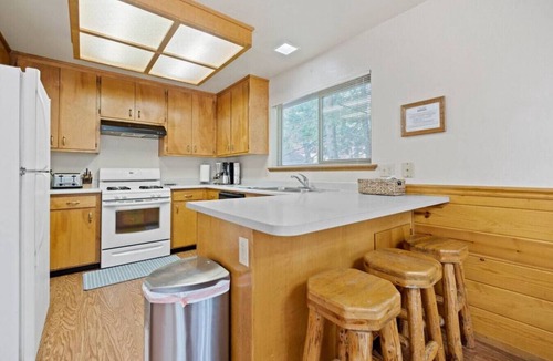 Strawberry Cabin | Aspen- Spacious River Front, family cabin