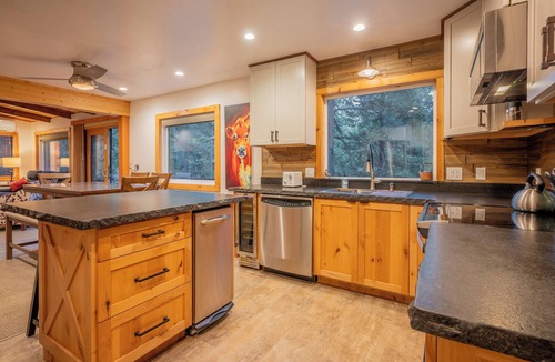 Dorrington Cabin | Astro's Dogwood Cabin ~ A/C and Rec Center Access