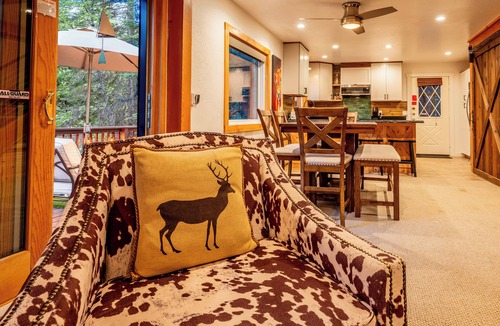 Dorrington Cabin | Astro's Dogwood Cabin ~ A/C and Rec Center Access