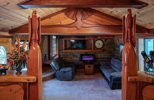 Atascadero Cabin | Atascadero Lodge, Loft & Lounge