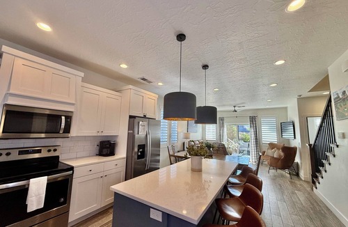 Washington Fields House | Athlete's Retreat | Pool, Hot Tub, Pet Friendly