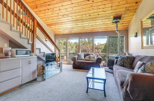 North Auburn Cottage | Auburn Cottage w/Patios & Garden - 3 Mi to Town!