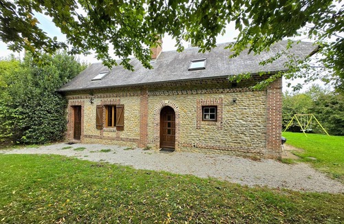 Maheru House | Authentic Normandy & large plot