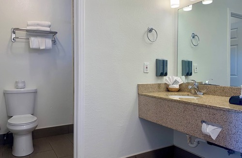 Morro Bay Hotel | Avalon Inn Downtown Morro Bay
