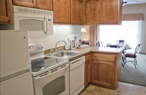Avila Beach Condo | Avila Beach Calif OCEAN VIEW RESORT 2 BDR 'Lockoff' Suite with Balcony