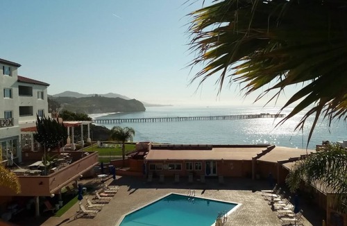 Avila Beach Condo | Avila Beach Calif OCEAN VIEW RESORT 2 BDR 'Lockoff' Suite with Balcony