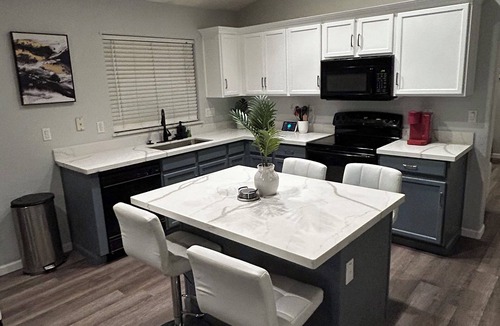 Avondale House | Avondale Retreat with Pool near Stadium, Top Golf and Spring Training