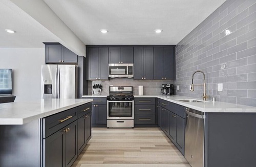 Citrus Heights House | Awesome Home * POOL * 3 King Beds * 65" TV * BBQ