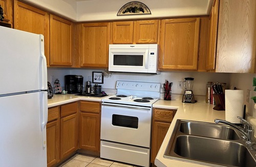 Greenway Palms Condo | Awesome Summer Rate!, Delightful Condo 55+ Gated w/soft water pool,