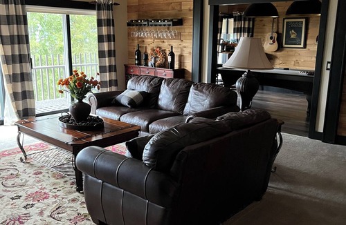 Hayden View Estates Bed & Breakfast | B&B with fireplace, 4 TV's, deck, billiards, firepit & great view of Hayden Lake