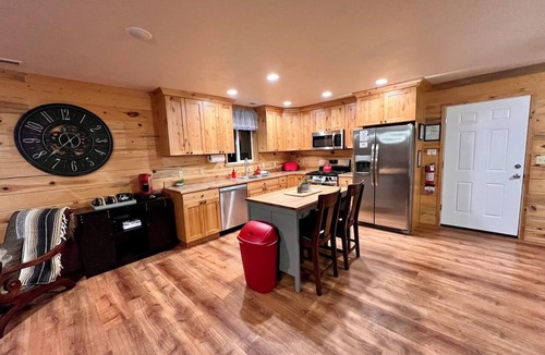 Parowan House | B & T's Garden Getaway-Located in Historic Parowan near Brianhead Ski Resort