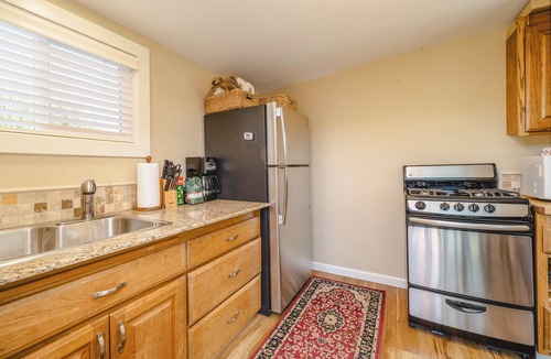 Woodacre Cottage | Baby Hawk Nest with Hot Tub and Views