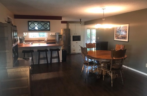 McMinnville House | Backyard Hot Tub and Sauna Near Downtown