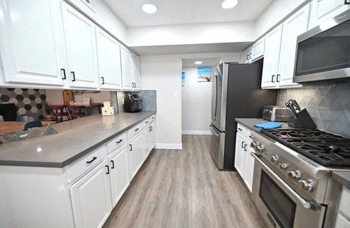 Las Vegas House | Backyard Oasis, heated pool/spa, bbq, cov pergola, away from dwtn noise