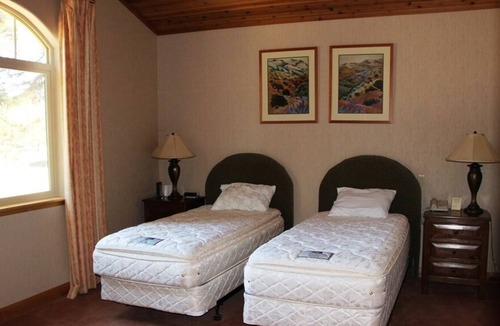 Bailey Creek Cottage | Bailey Creek Cottages (2 night min.)
