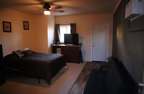 Yuma Townsite House | Bailey House BUNGALOW at Martinez Lake Resort!