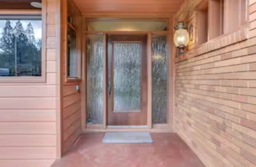 Winchester House | Bailey River House – Scenic Riverside Retreat on the North Umpqua