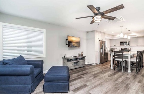 Balboa Island House | Balboa Island Duplex Near Ferry, Patio and Parking