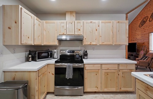 La Pine House | Basecamp - Cabin, Private Fenced Beauty! Detached Game Room, Darts, Basketball, Foosball