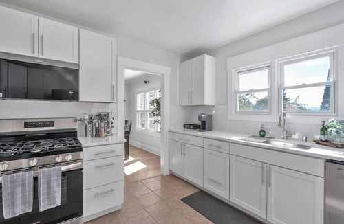 Vallejo House | Bay-Area Escape w/Driveway Parking – Sleeps 8