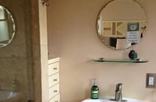 Del Rey Oaks Apartment | BEACH-HIKE-GOLF Sparkling Clean Sunny Private Studio