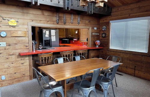Kiwanda Shores House | Beachfront 3-bedroom 2-bath beachhouse with WiFi in charming Pacific City