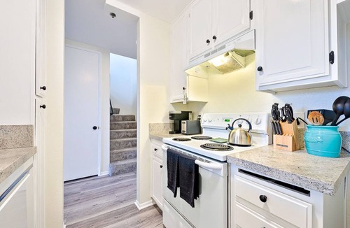Townsite Condo | Beachfront beauty with ocean views, private balconies, pool/hot tub, & WiFi