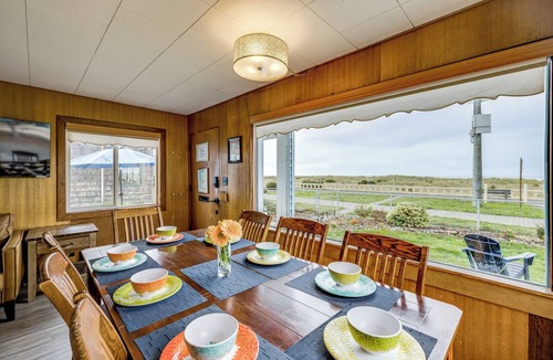 Seaside Cottage | Beachfront Cottage on Seaside Promenade w/Hot Tub