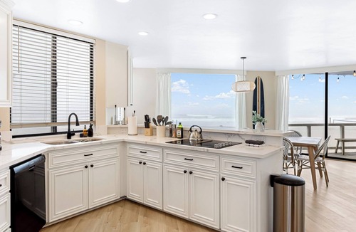 South Mission Beach Condo | Beachfront Home w/Ocean Views Right on Mission Beach Belmont by Avantstay