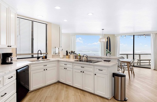 South Mission Beach Condo | Beachfront Home w/Ocean Views Right on Mission Beach Belmont by Avantstay