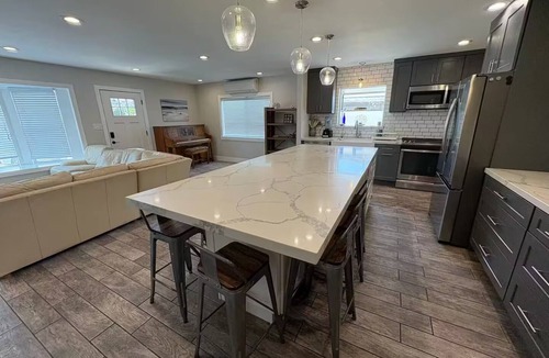 La Mesa House | Beachy bungalow