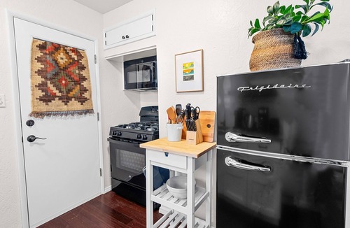 Summit Estates Cabin | Bear and Birdie's Pet Friendly Cabin w/Hot Tub