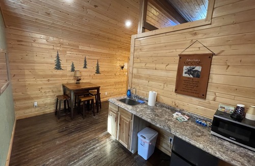 Thompson Falls Apartment | Bear Creek Resort, Cabin Suite (end unit 1 king)