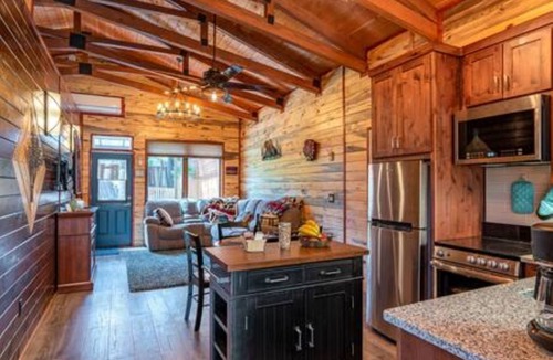 Sherwood - Tualatin South Cabin | Bear Lodge - Heart of Wine Country