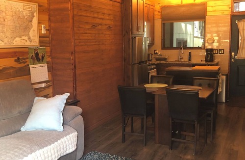 Sherwood - Tualatin South Cabin | Bear Lodge - Heart of Wine Country