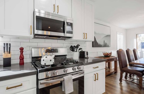 Fox Farm House | Bear Necessities. New. Modern. Spa. Perfect. Pet Friendly.
