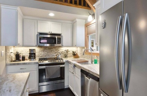McKinney Estates House | Bearadise Cabin in Tahoma