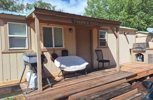 Glendale Cabin | Beautiful 1-bedroom cabin with AC in charming Glendale