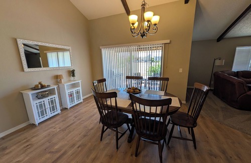 Apache Wells House | Beautiful 2-bedroom townhome on golf course in Mesa