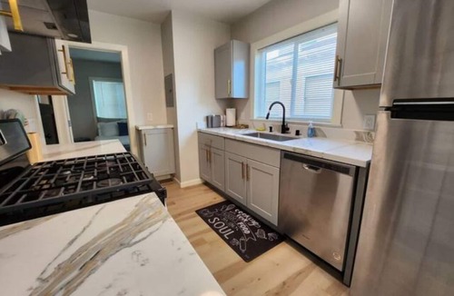 Upper Telegraph Apartment | Beautiful 2 BR - Walk to UCB