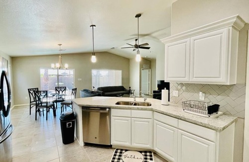 Yuma House | Beautiful 3 bedroom 2 bath house 10 mins from YRMC