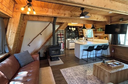 Meadow View Heights Cabin | Beautiful 3-bedroom cabin in peaceful Duck Creek Village