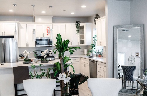 Sacramento House | Beautiful 3BR/2B Midtown Sac, Airport, Golden1 Center