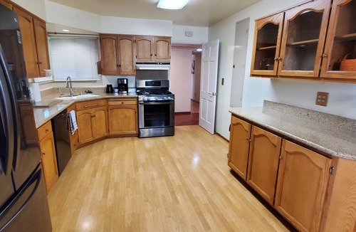 Davis House | Beautiful 4-bedroom furnished home in lovely South Davis with AC, Washer, Dryer