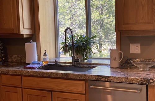 Sunriver House | Beautiful 4 Bedroom Renovated Home with A/C; 10 SHARC Passes