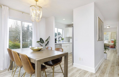 Bull Mountain House | Beautiful 4BR Retreat Walkable to Dining + Shops
