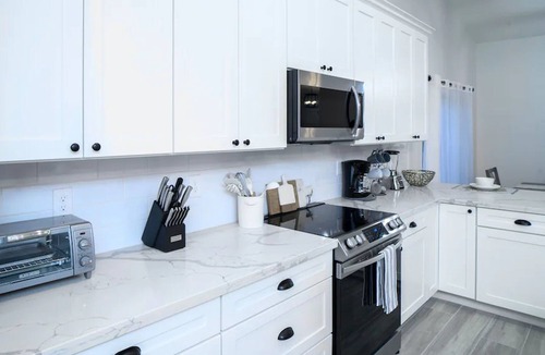 Central Scottsdale Cottage | Beautiful 5-bdrm Vacation Home W/heated Pool !