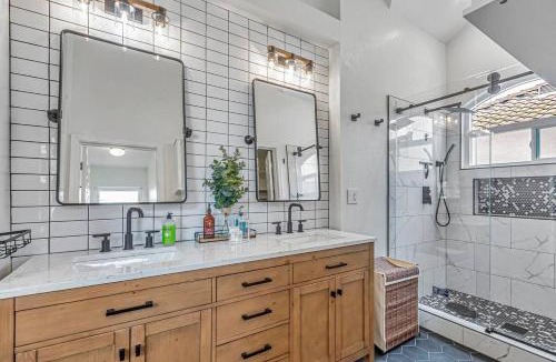 Carmine - Parkmont House | Beautiful and Comfy 4 Bedroom San Jose House!